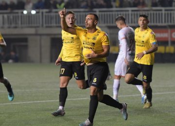 El volante Juan Méndez celebró dos veces desde los 12 pasos.