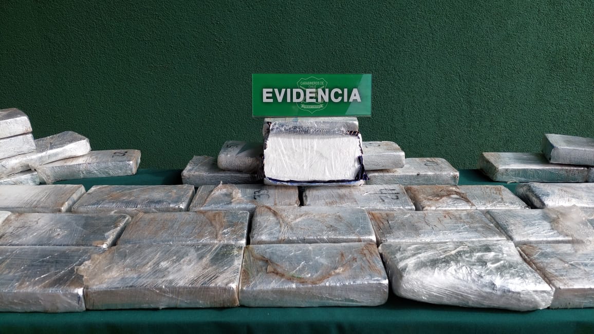 Ruta 5 Norte Hallan 46 kilos de cocaína dentro de auto que sufrió accidente de tránsito