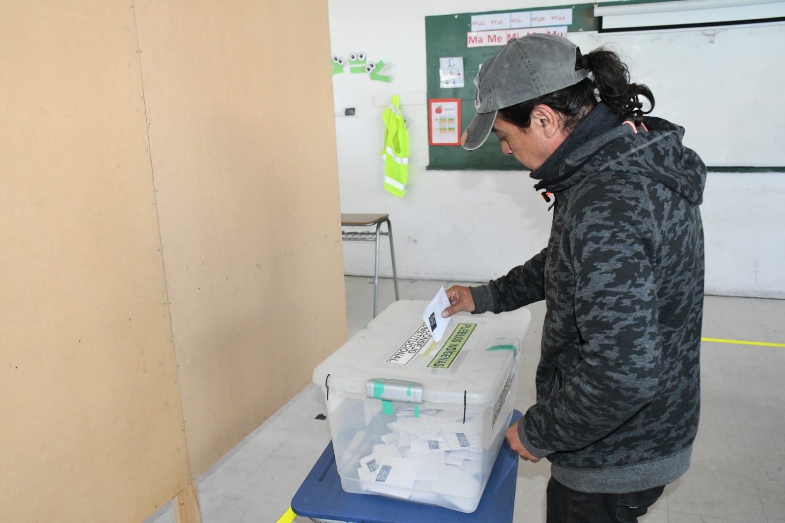 Votación en el liceo Pedro de Valdivia