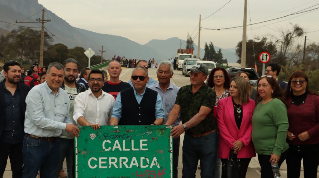 Inauguración primera etapa calle en Llay Llay,