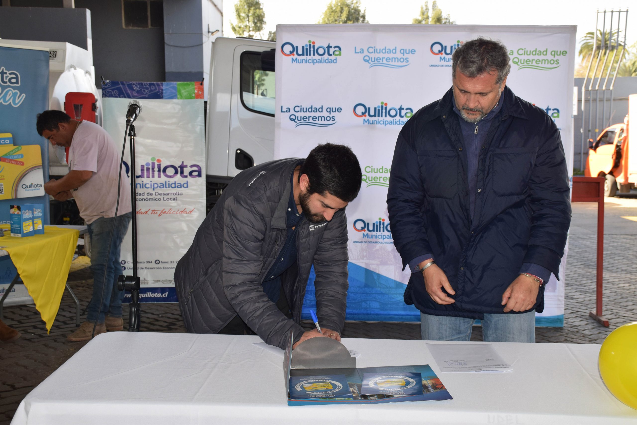 Tarjeta Quillota Más Cerca firma convenio para continuar con descuentos en combustibles