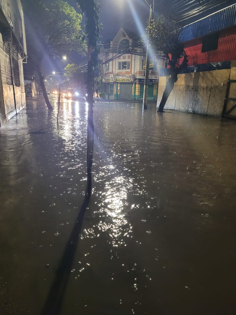 Acumulación de agua en La Concepción en Quillota.