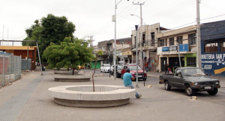 Durante la noche algunas personas en situación de calle se refugian en la Plaza de Los Ceibos entre otros lugares del centro de Quillota.