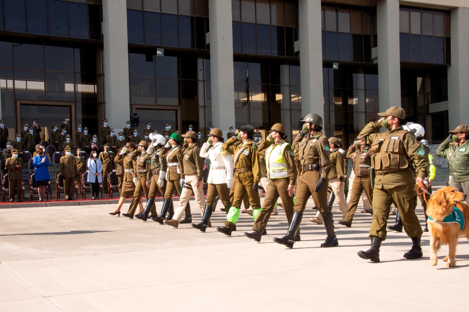 Felicidades a todas las mujeres Carabineros.