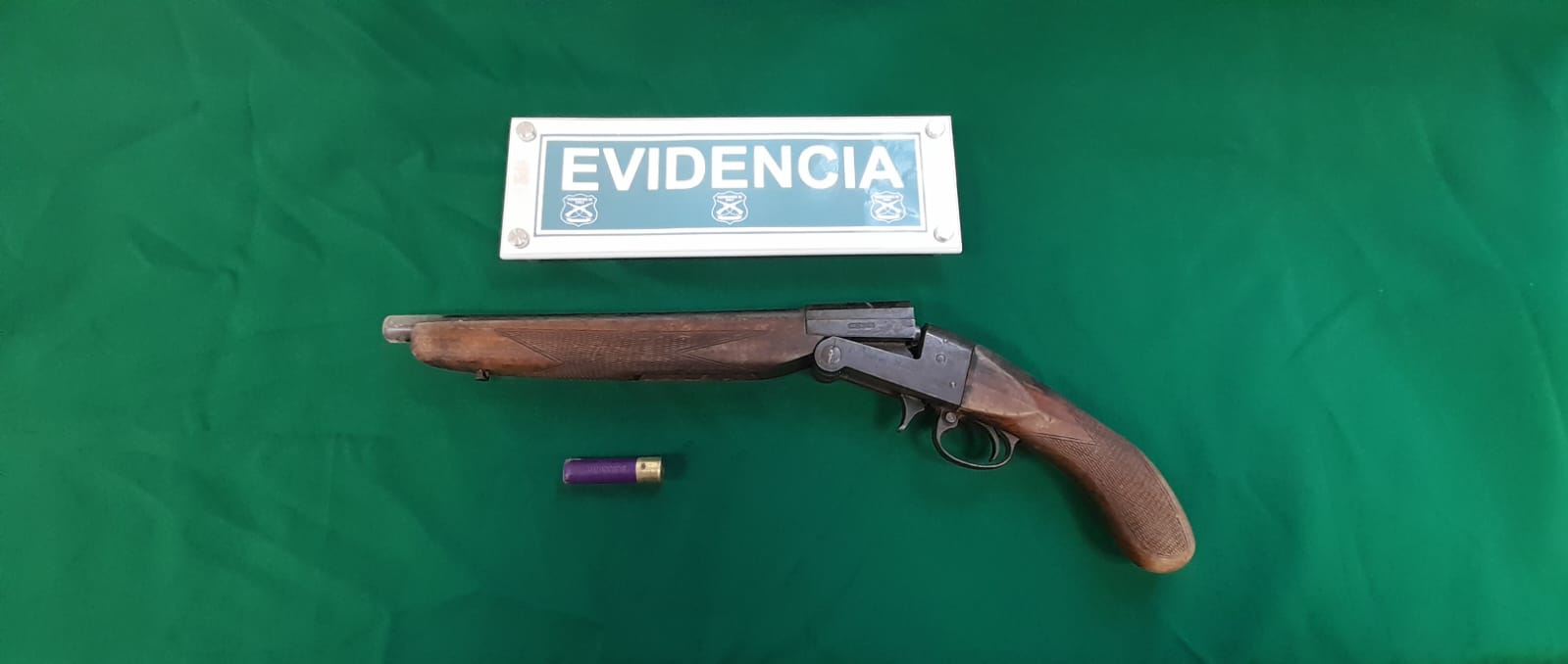 Esta escopeta usaron para intimidar a la víctima y robar su vehículo en Quillota.