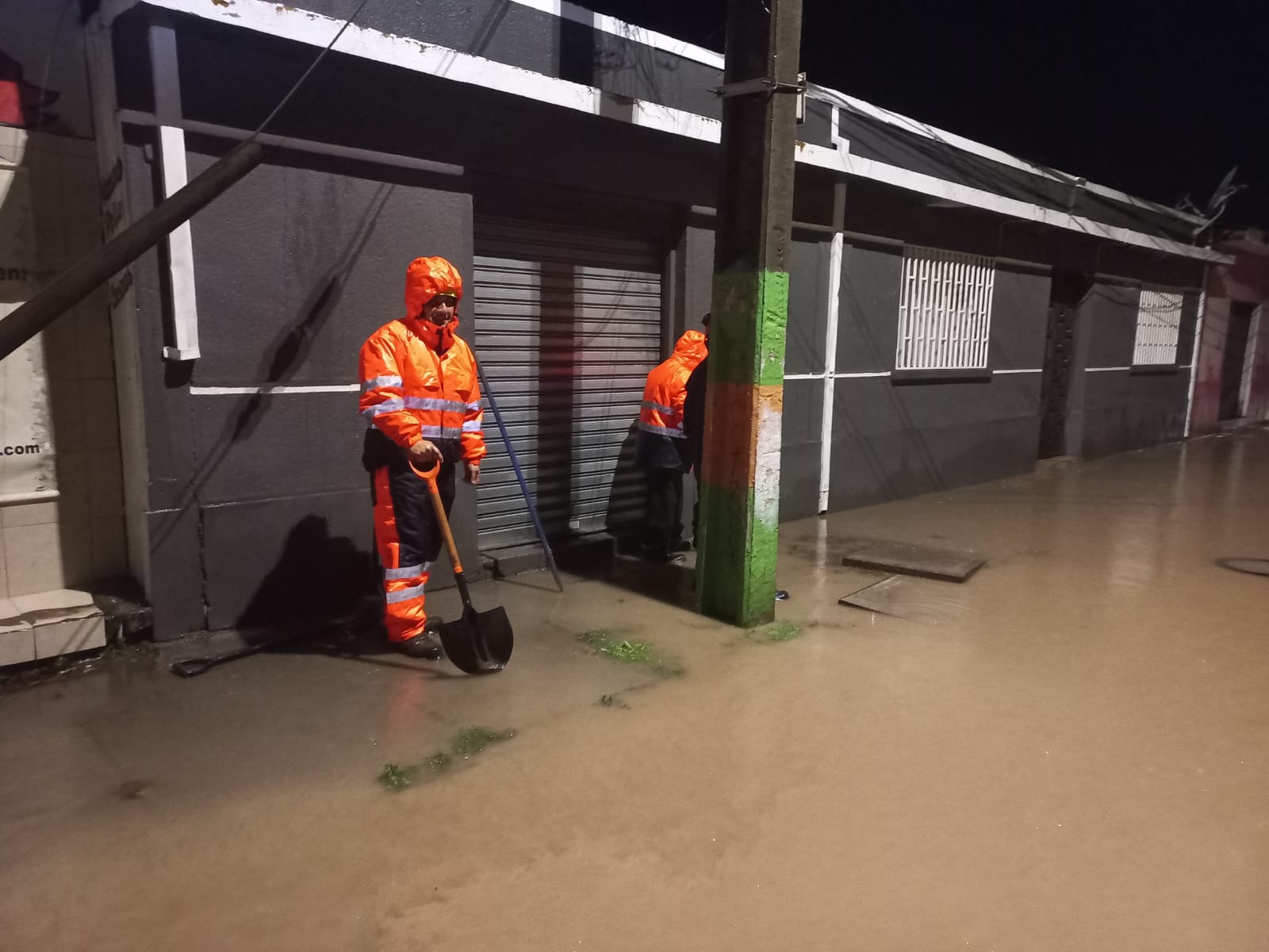 Colapso de sistema de evacuación de aguas lluvias en calle Isabel Brown en el Melón