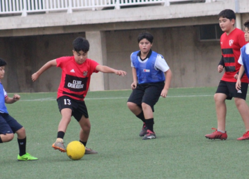 En Quillota jóvenes de talleres municipales de fútbol juegan serie de partidos amistosos