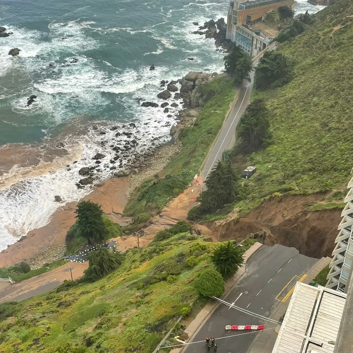 [FOTOS] Colapsó camino entre Reñaca y Concón por socavón