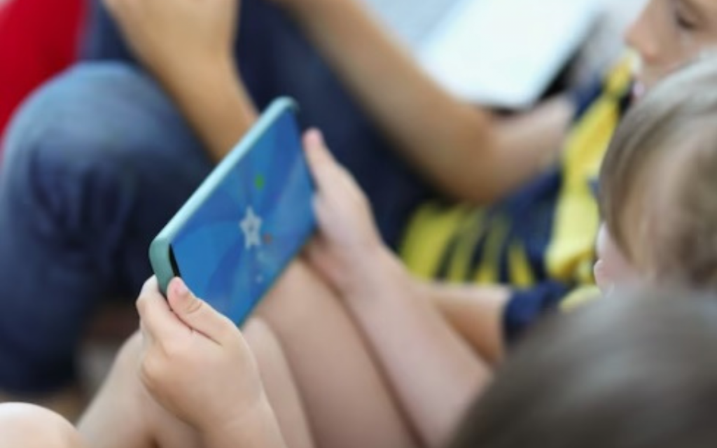 Inactividad física de escolares en Chile: ¿Cómo generar cambios en el hogar?