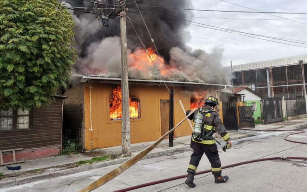 [VIDEO] Reportan incendio en vivienda de Quillota