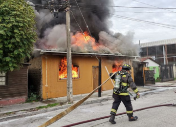 [VIDEO] Reportan incendio en vivienda de Quillota