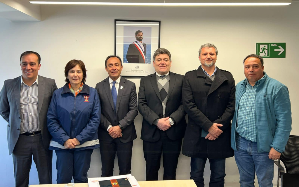 Diputado Venegas gestiona proyecto de pista atlética en San Felipe y piscina olímpica temperada en Quillota
