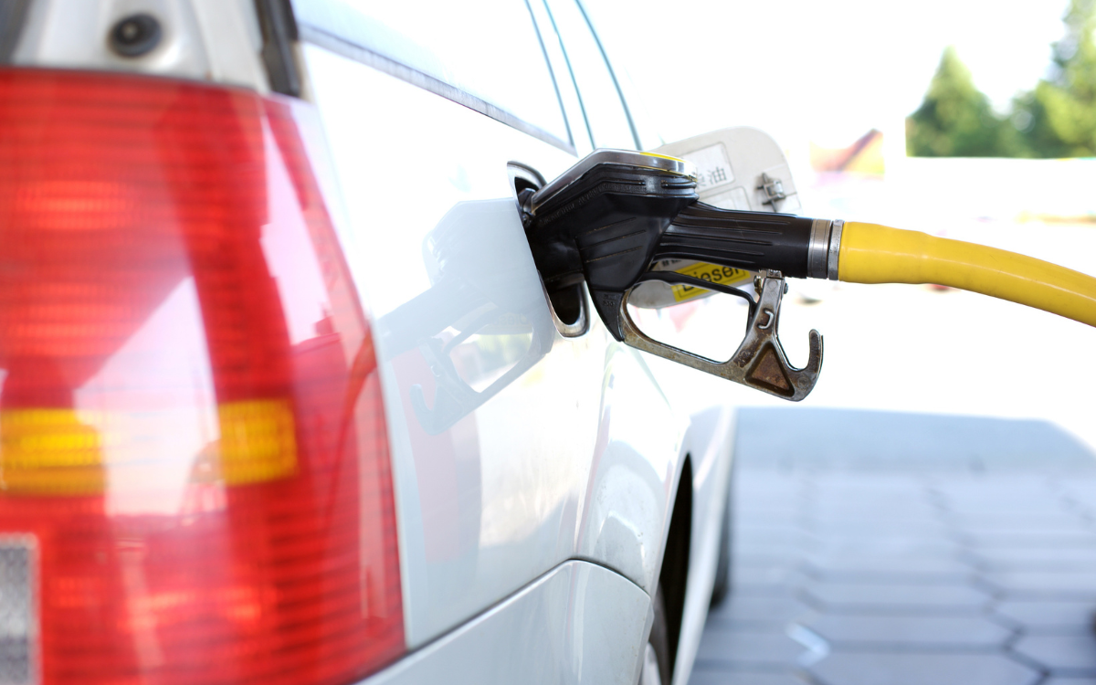 Siete consejos para ahorrar combustible ante las alzas