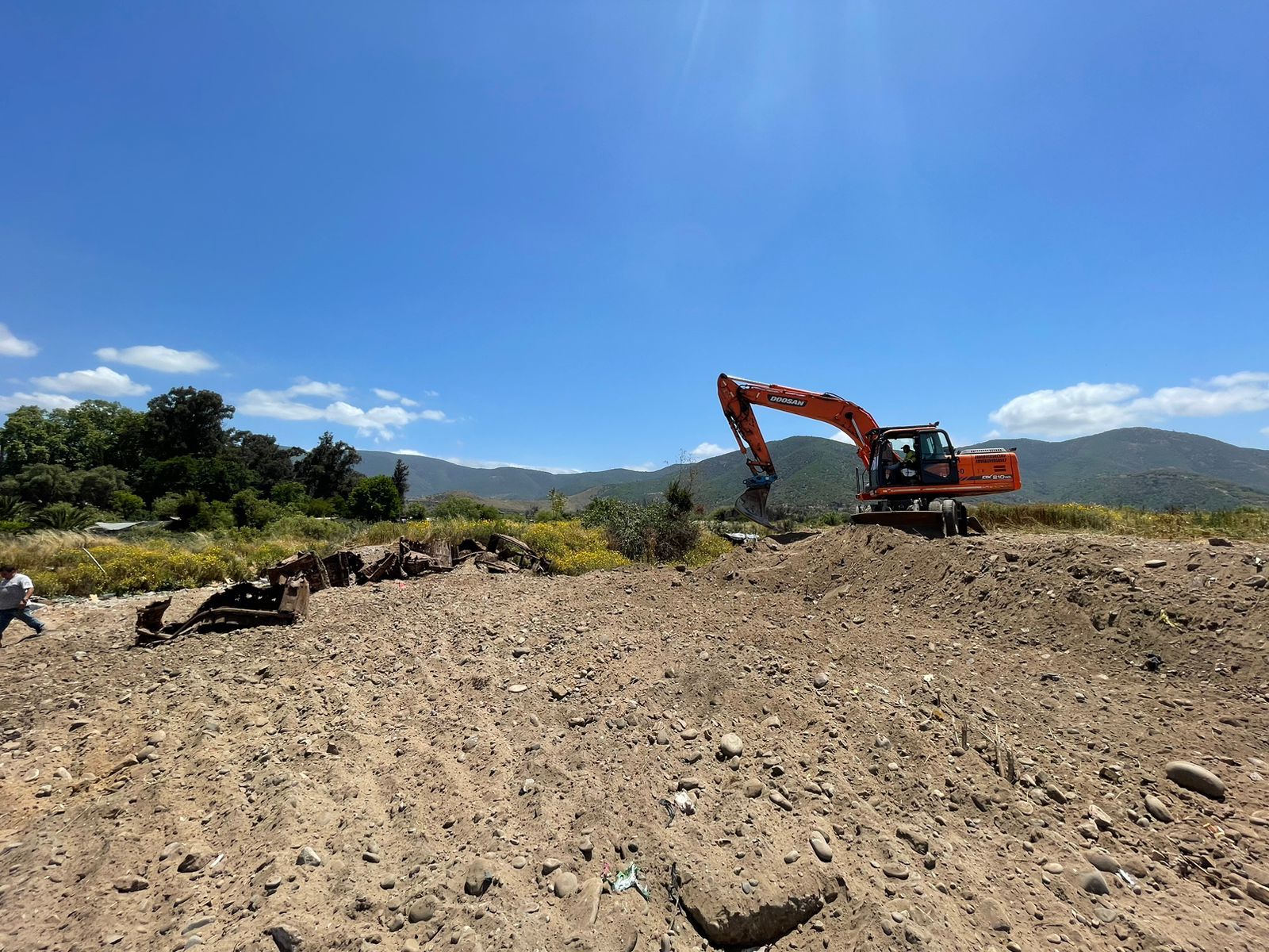 Comienzan trabajos en nuevo terreno donde estará la Feria Minorista de La Calera