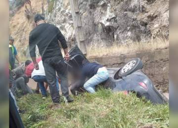 Taxista que sufrió descompensación cayó a canal en La Calera