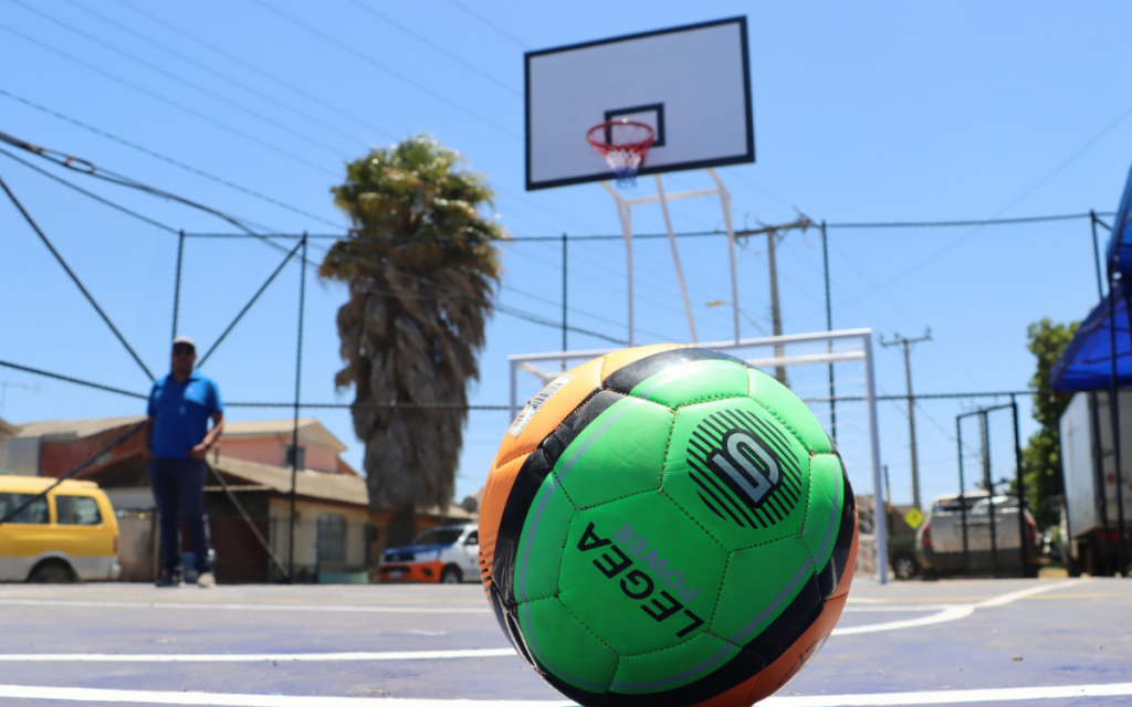 Quillota Inauguran renovadas multicanchas de las poblaciones Portales y