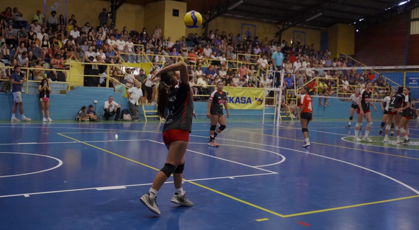 La competencia se jugó ante un gran marco de público en el Gimnasio Municipal “Alcalde Pablo Gac Espinoa”.