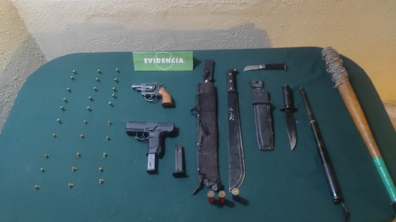 Formalizan a hombre por porte ilegal de armas y municiones en Nogales