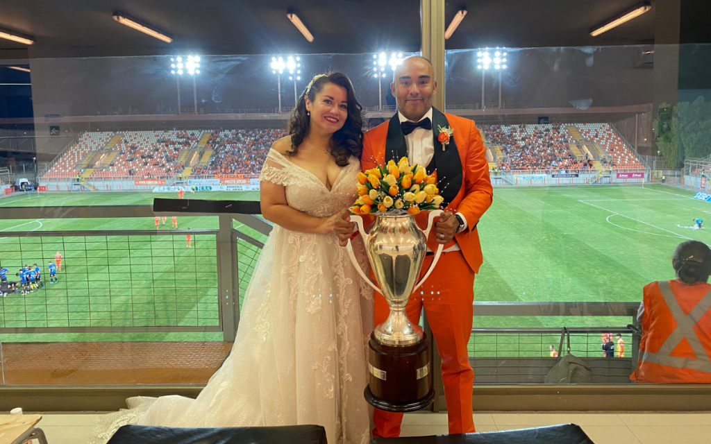 Pareja de Villa Alemana viajó a Calama para casarse y ver el debut de Cobreloa en Primera