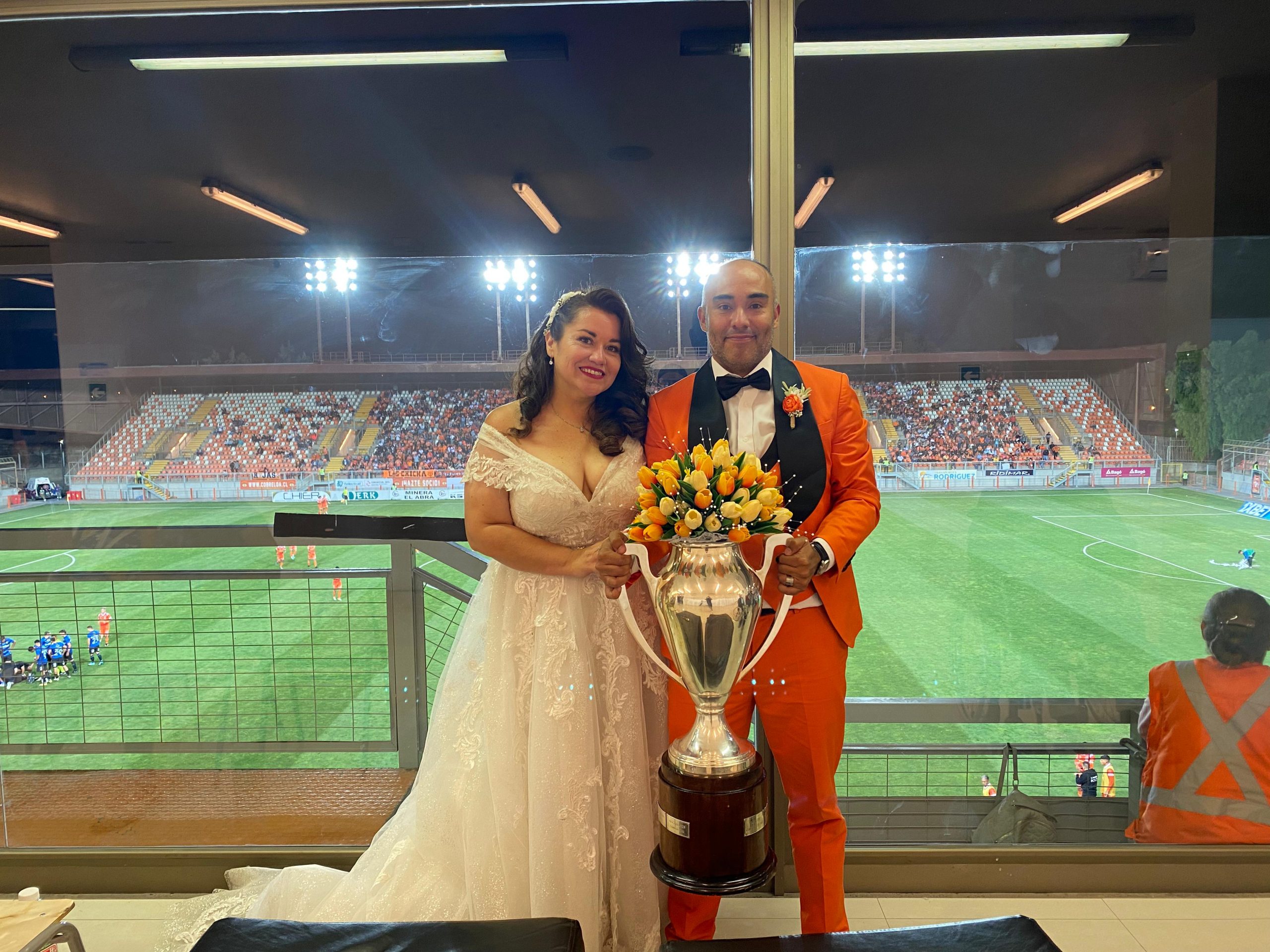 Pareja de Villa Alemana viajó a Calama para casarse y ver el debut de Cobreloa en Primera