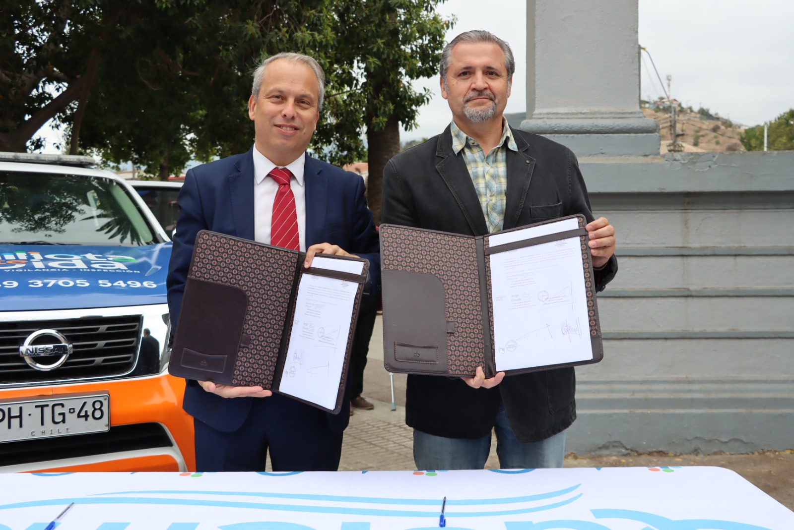El alcalde Óscar Calderón firmó este importante convenio para mejorar la seguridad en la ciudad con el representante de la Asociación de Aseguradores de Chile, Diego Rojas.