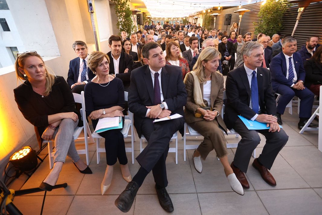 Alcaldesa Margarita Osorio en reunión de AMUCH