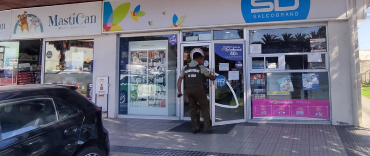 Detienen a dos hombres por violento asalto a farmacia de La Cruz