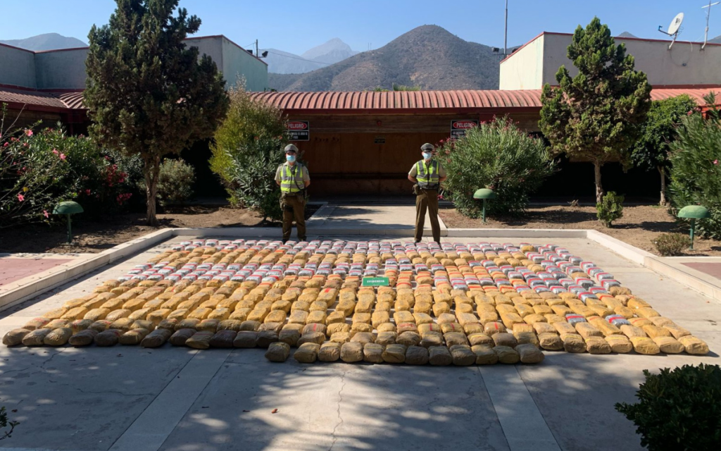 Hijuelas: chofer colombiano ocultaba casi media tonelada de drogas en camioneta