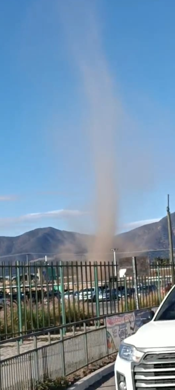 [VIDEO] Remolino de viento causó sorpresa en Quillota