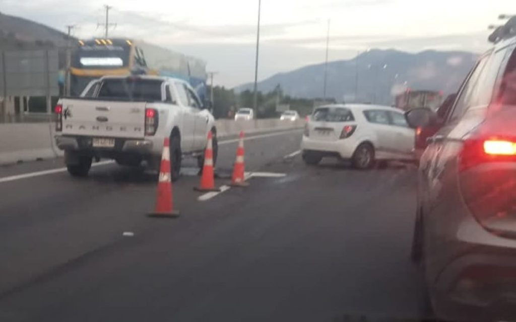 La Calera: colisión múltiple de seis vehículos dejó varios heridos
