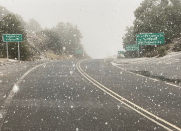 [VIDEOS] Comenzó a nevar en la Cuesta La Dormida