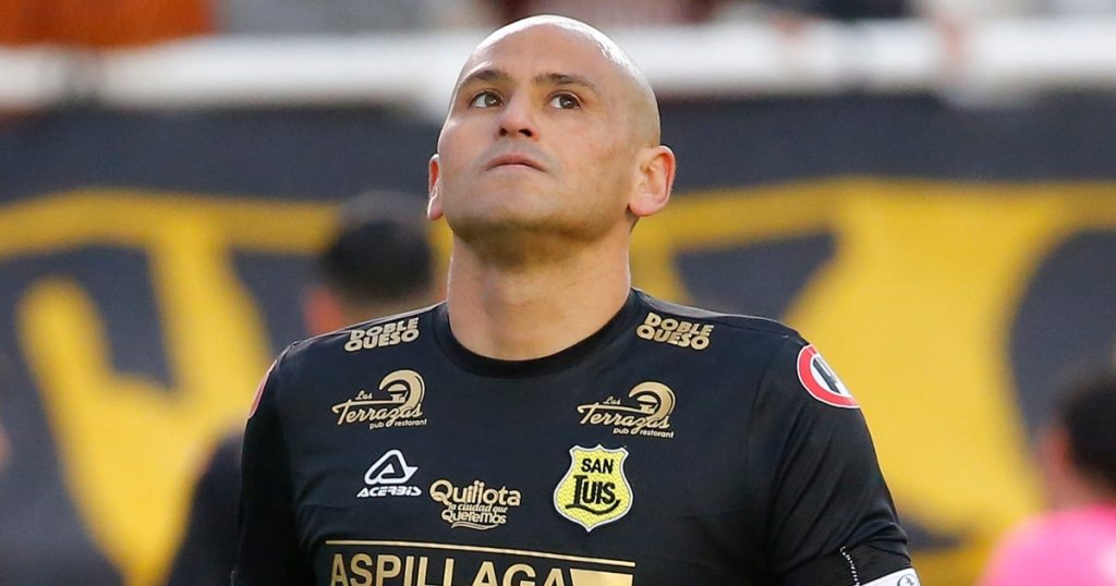 Chupete Suazo, lesión