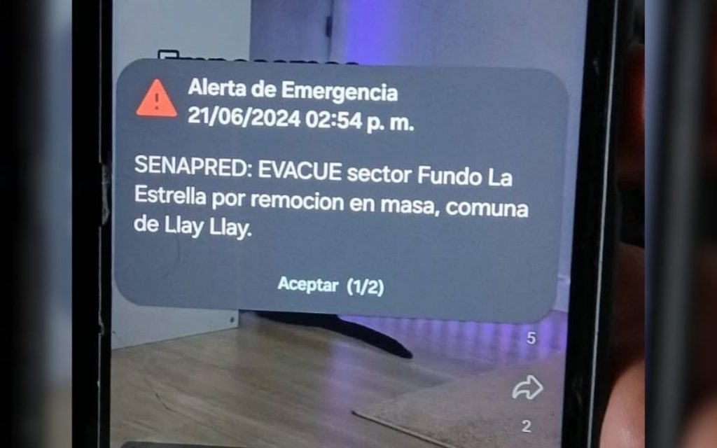 Evacúan en Llay Llay por despredimiento de material en cerro