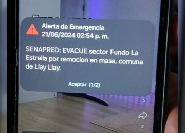 Evacúan en Llay Llay por despredimiento de material en cerro