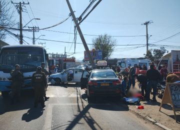 Quillota: Accidente frente al Colegio Tierra del Fuego deja cinco lesionados