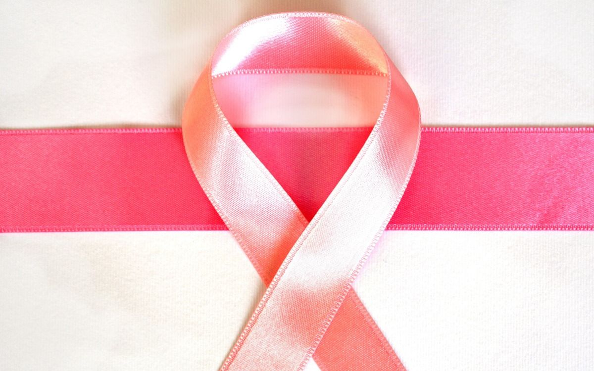 Especialista derriba mitos frecuentes sobre el cáncer de mama