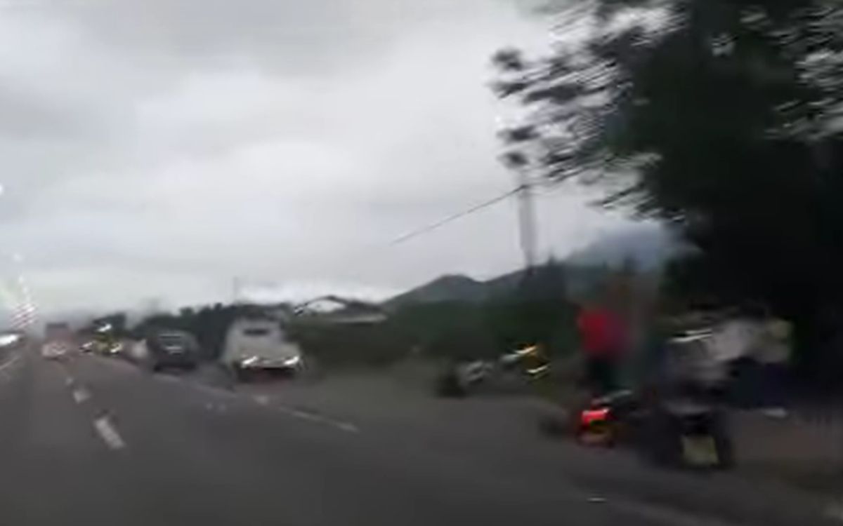 Hijuelas: Tres motoristas heridos en colisión están internados en recuperación