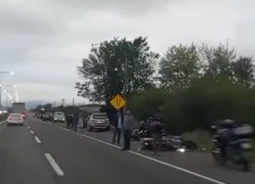 Hijuelas: Tres motoristas heridos en colisión están internados en recuperación