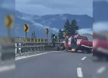 Joven conductora chocó contra barreras de autopista Los Andes