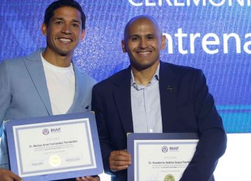 Matías Fernández y Chupete Suazo sacaron su título director técnico junto a compañeros de la selección dorada