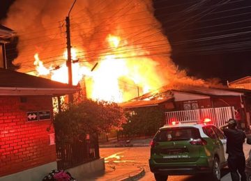 Incendio destruyó dos casas en El Melón y dejó numerosos damnificados