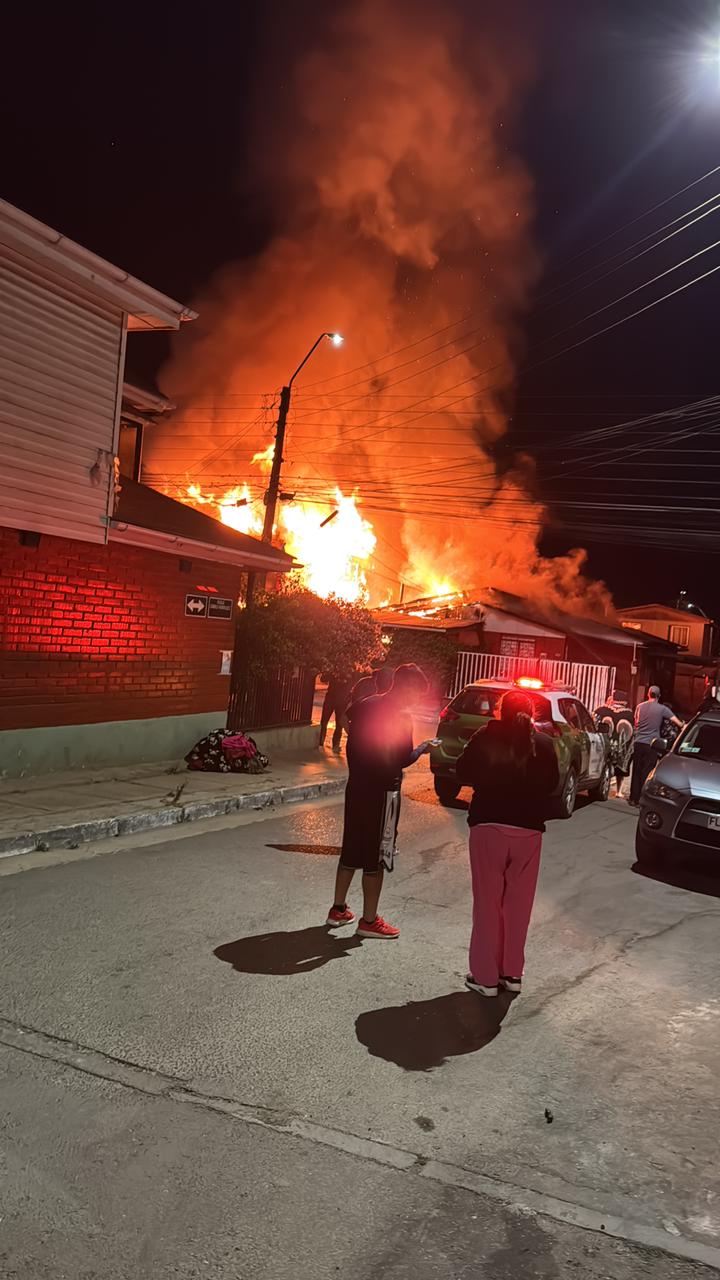 Incendio destruyó dos casas en El Melón y dejó numerosos damnificados