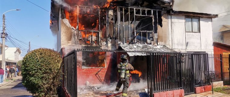 Incendio en Quillota deja una casa completamente destruida