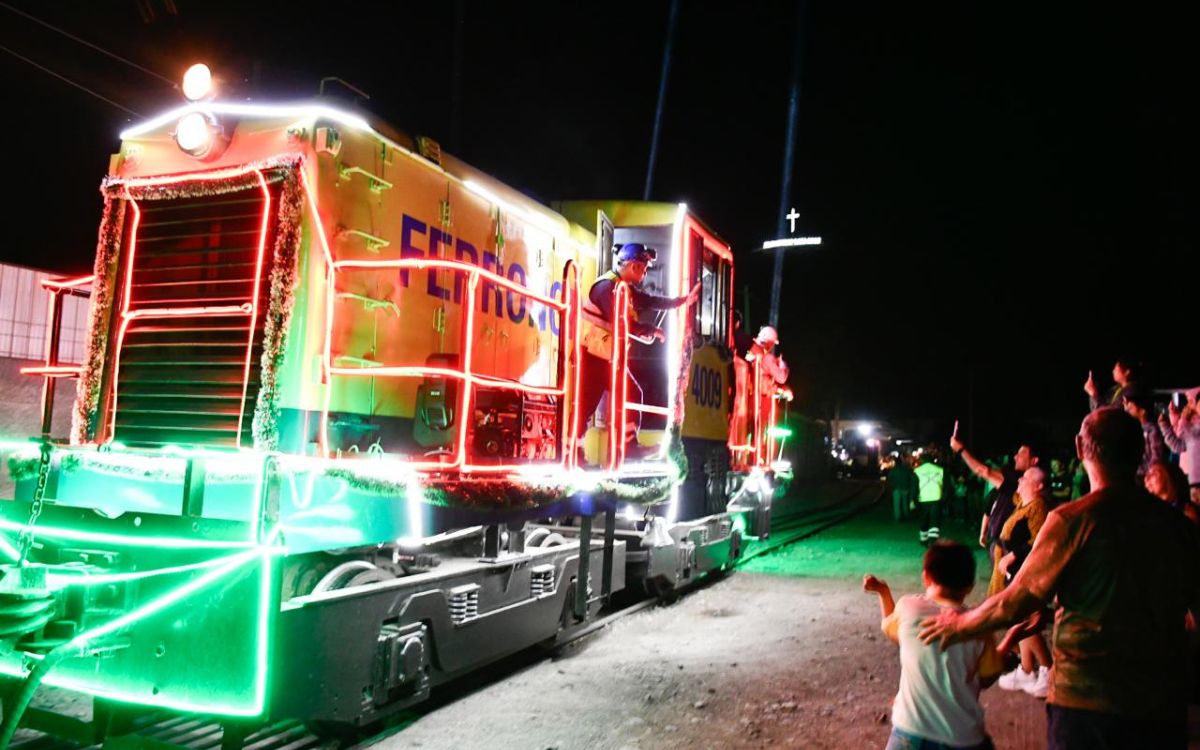 Miles de caleranos se reunieron para recibir al Tren Mágico de la Navidad