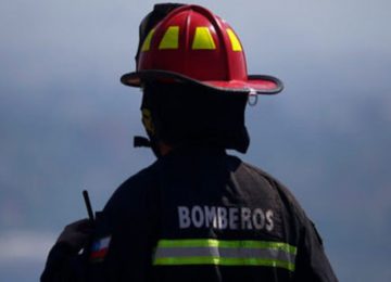 Solicitan evacuar sector de Quintero por incendio forestal
