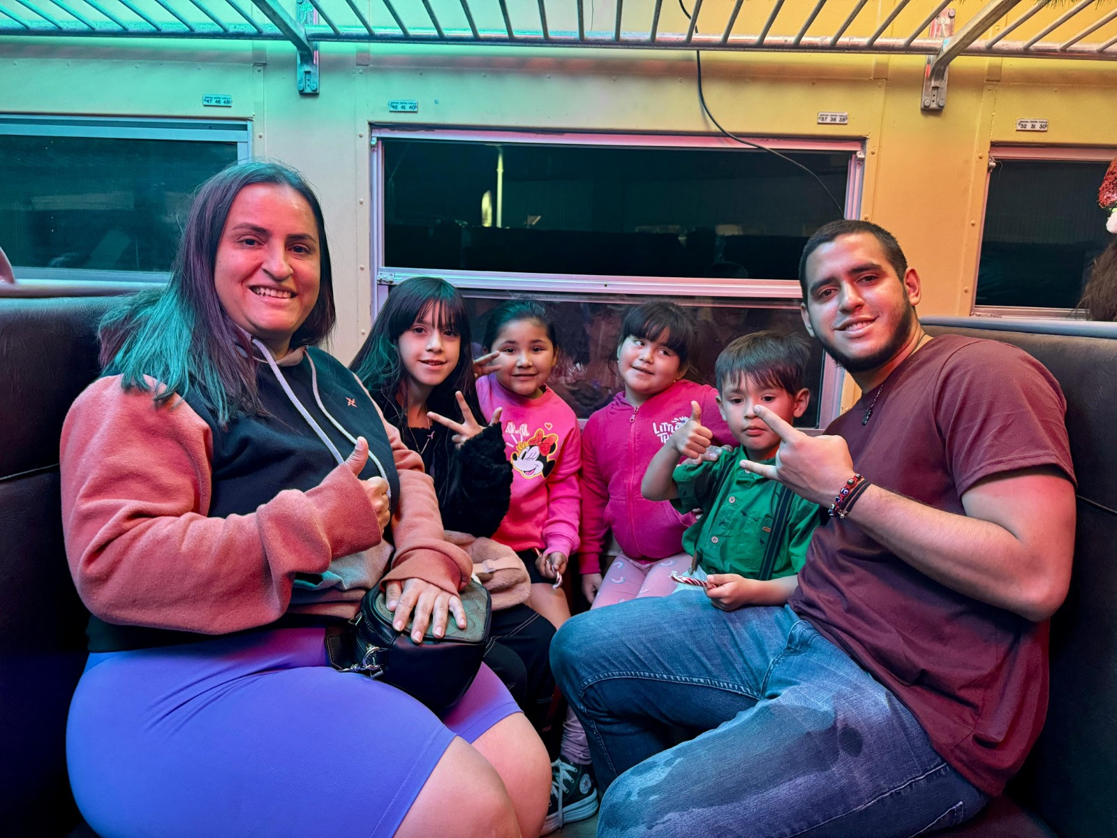 Miles de caleranos se reunieron para recibir al Tren Mágico de la Navidad