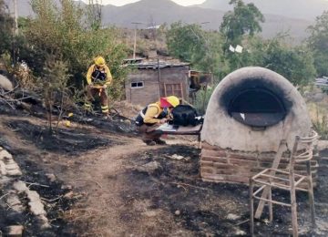 Mala manipulación de un horno de barro habría provocado fatal incendio en San Esteban