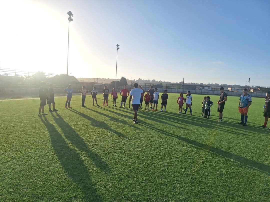 Club de Las Ventanas recurre a ex futbolista profesional para promover futuros cracks