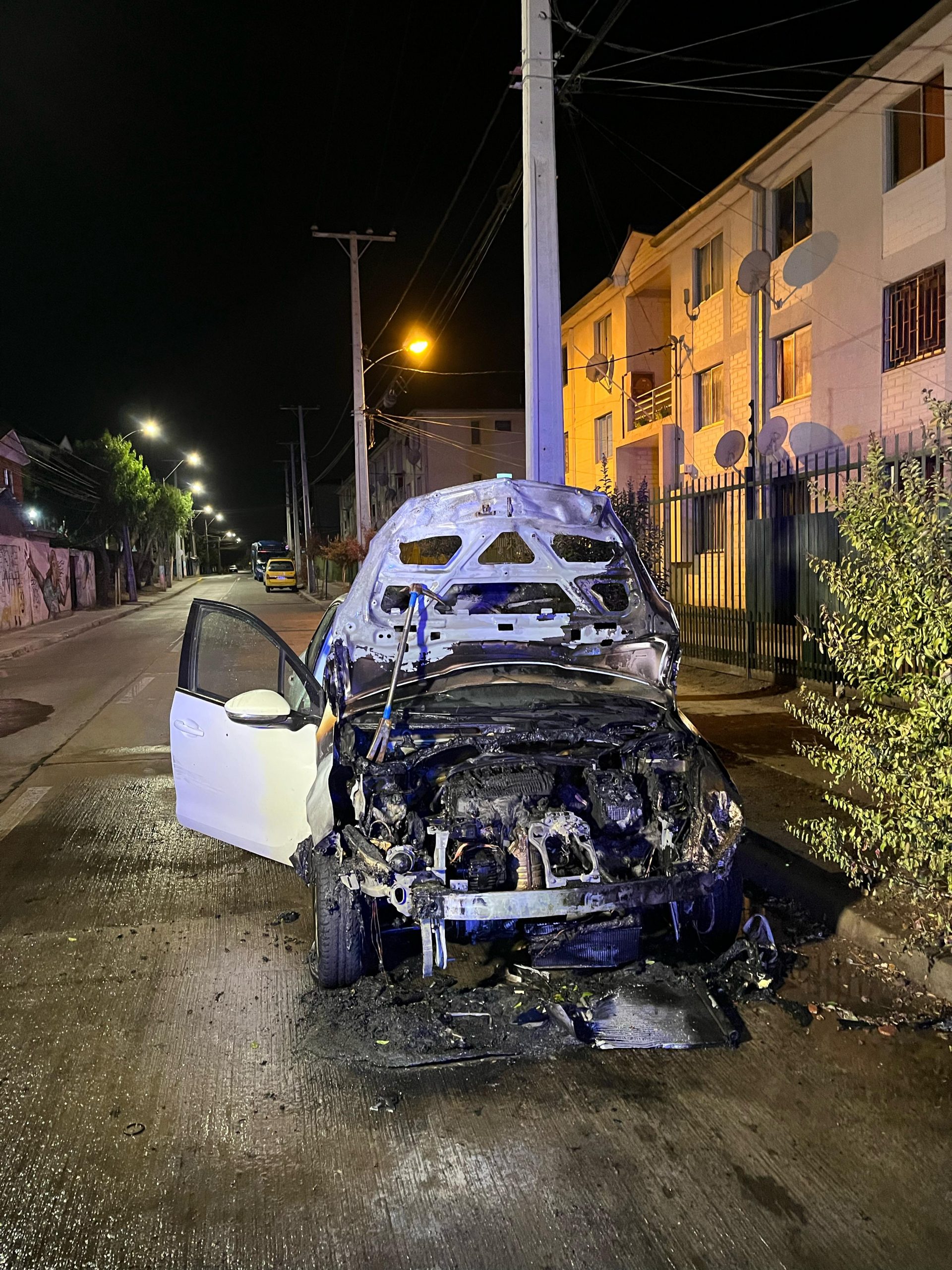 Dos vehículos sufrieron incendios en Quillota uno fue intencional