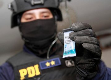 En plaza de Quintero detuvieron a dos personas por tráfico de drogas